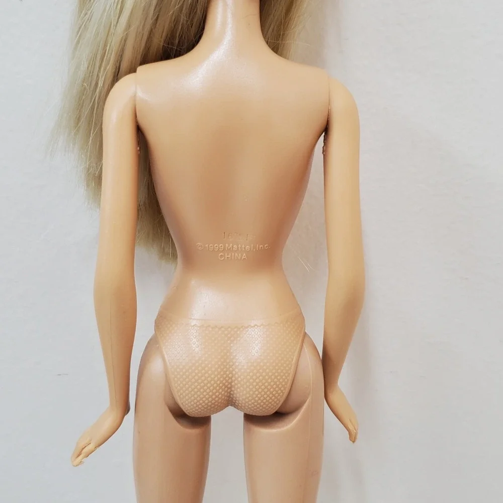 2008 Barbie TRU Fashion Gift Set Toys R‎ Us Exclusive Blue Nude Doll Only